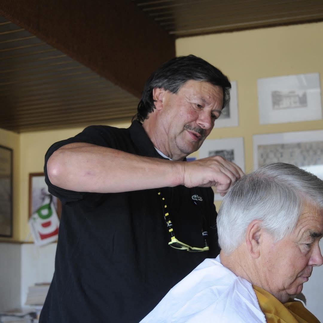 Addio al barbiere Gianni Borghi: per tutti la sua bottega era “la Pravda”