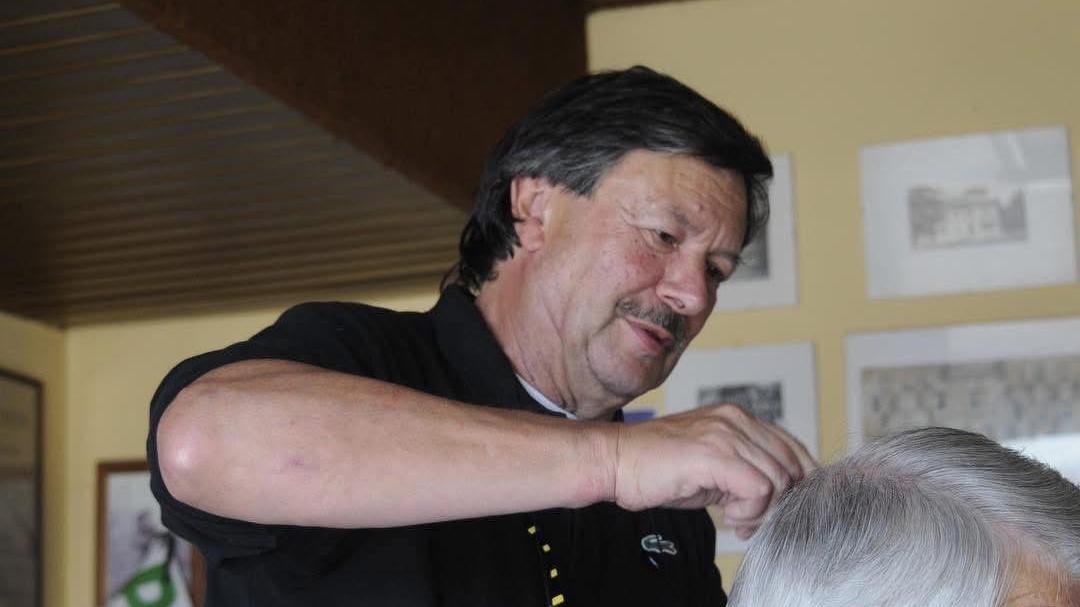 Addio al barbiere Gianni Borghi: per tutti la sua bottega era “la Pravda”