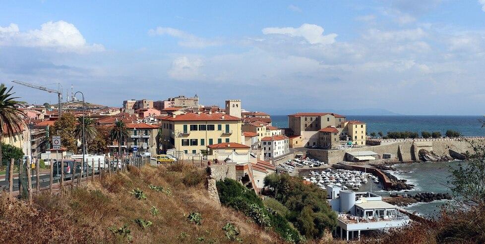 Piombino, fondi sfitti trasformati in case: ormai è un boom di richieste