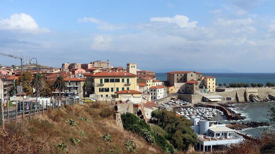 Piombino, fondi sfitti trasformati in case: ormai è un boom di richieste