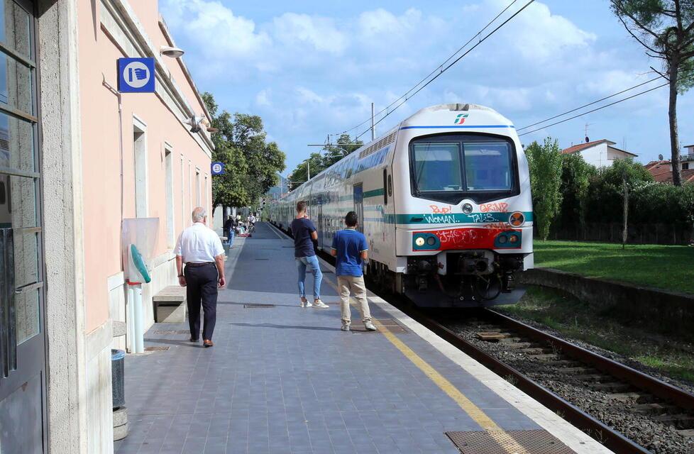 La soluzione di La Pietra (FdI): «Il binario del treno resti unico a Montecatini, con tre sottopassi per bici e auto»