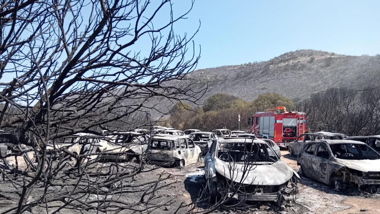 Inferno di fuoco a Punta Molentis, sopralluogo della Procura. Il sindaco di Villasimius dichiara lo stato di calamità