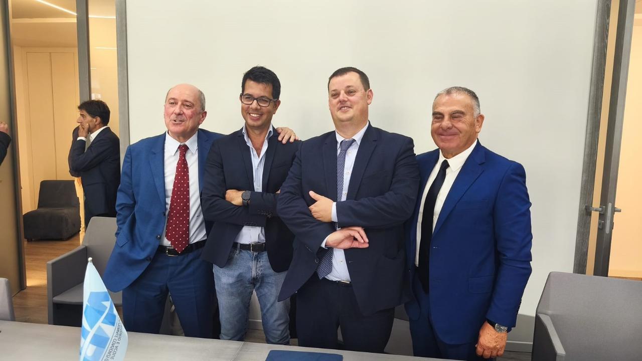 
	Gavino Zirattu, a destra, insieme ad altri componenti del direttivo

