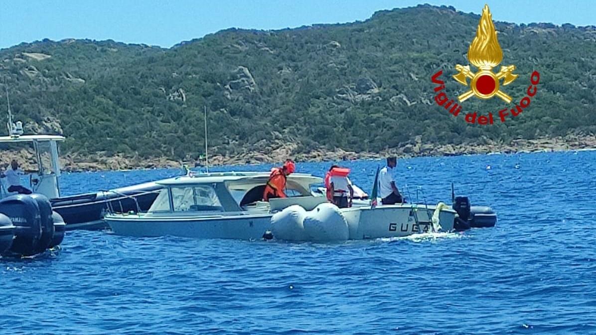 Barca finisce in secca al Piccolo Pevero