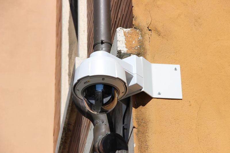 Sicurezza, in arrivo altre 22 telecamere a Reggio Emilia: sei andranno in piazza Fontanesi