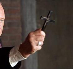  Esorcismi fai da te al bambino: ora è indagata anche la madre