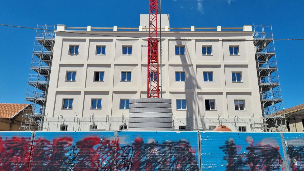 La nuova facciata del Turritania <em><strong>(foto Mauro Chessa)</strong></em>