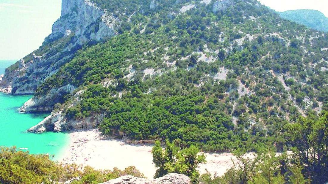 Bambino di 8 anni rischia di annegare: salvato da due soldatesse in licenza