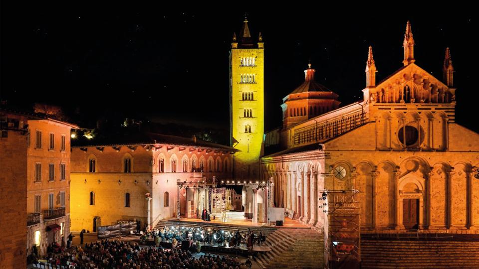Massa Marittima si fa palcoscenico torna la grande lirica in Piazza Garibaldi e Il Balestro dedicato agli 800 anni dalla nascita del Libero Comune