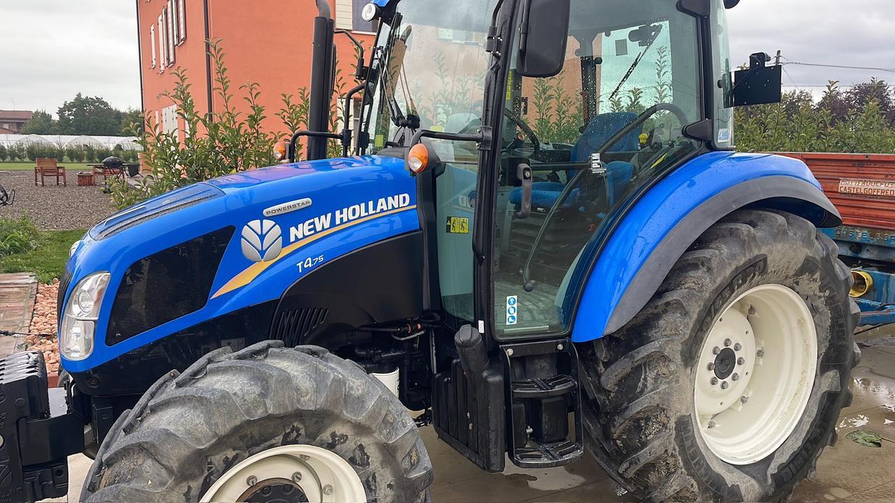 Uno dei quattro trattori rubati