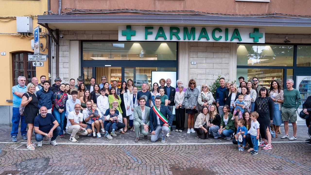 L'inaugurazione della rinnovata farmacia