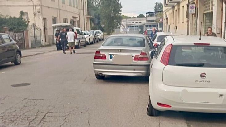 Ferrara, ubriaco alla guida danneggia quattro auto