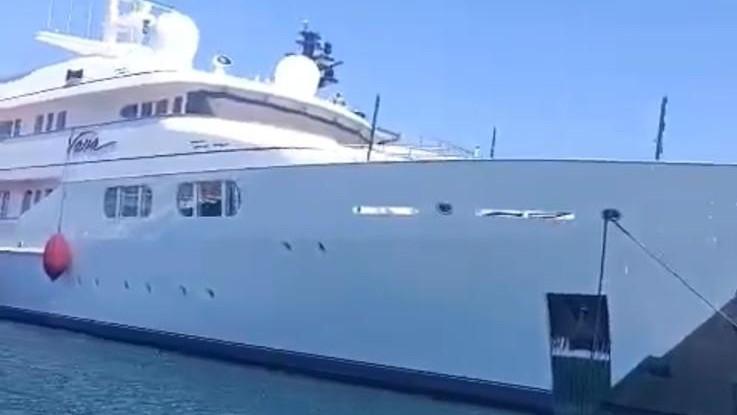 A Villasimius il mega yacht del miliardario Ernesto Bertarelli