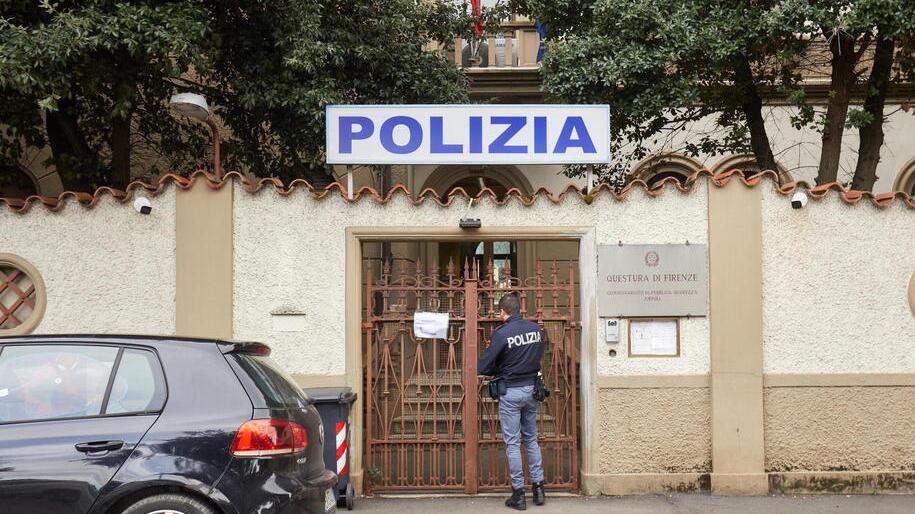 L'ingresso del commissariato di polizia di Empoli