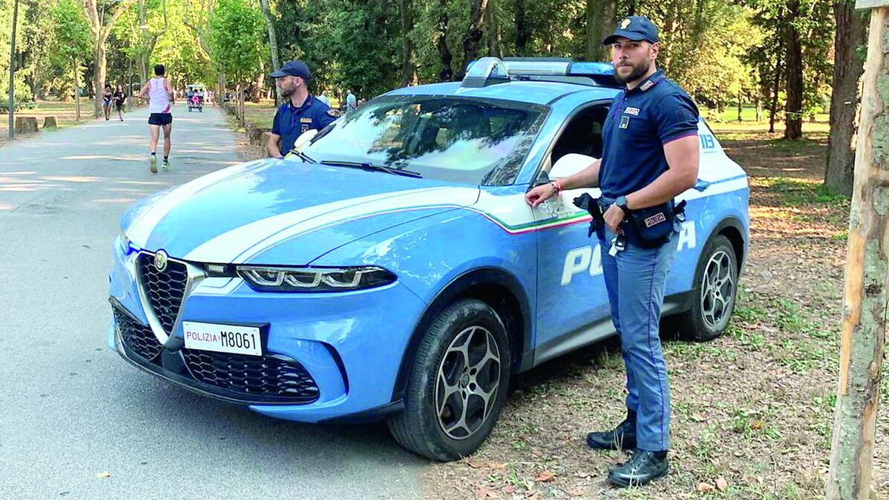 Un posto di blocco della polizia a Viareggio (foto d'archivio)