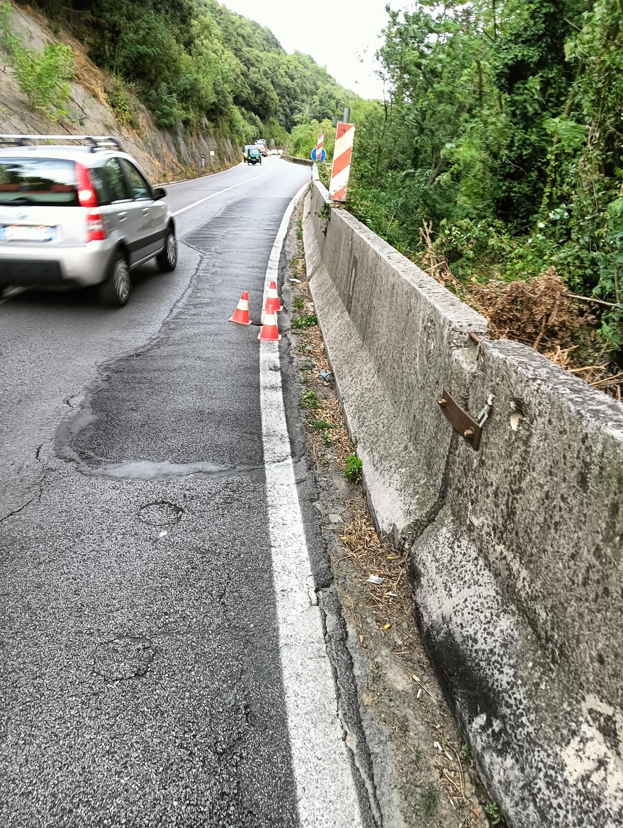 
	L'avvallamento sulla strada regionale 325

