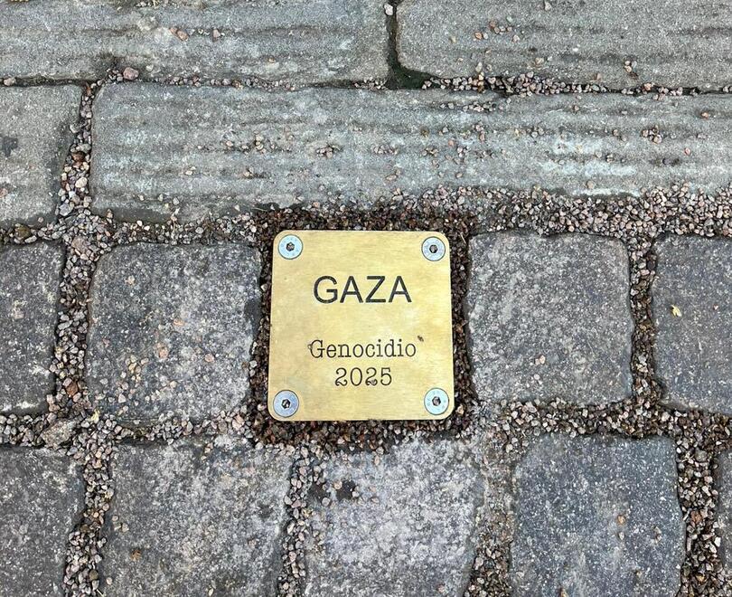 Castelnuovo, pietra d’inciampo dedicata al «genocidio di Gaza»<br>
