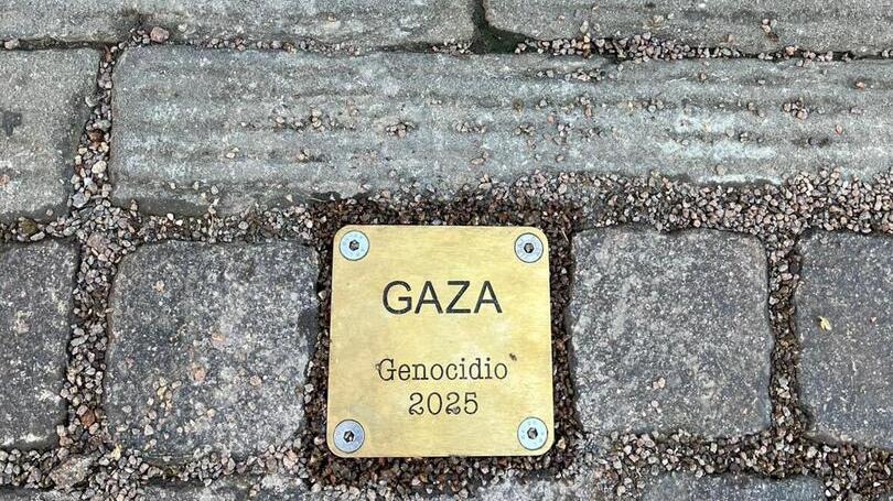 Castelnuovo, pietra d’inciampo dedicata al «genocidio di Gaza»<br>