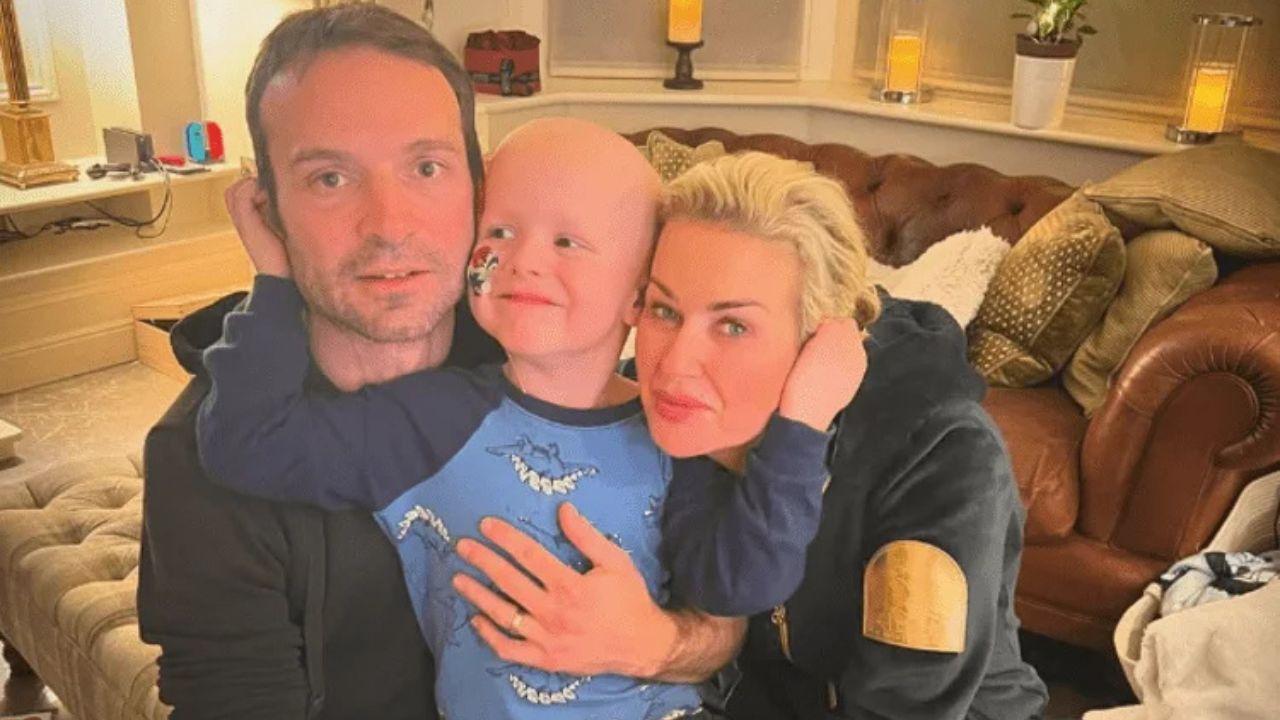 
	I genitori con il piccolo in una foto sui social (foto da <a href="https://www.adnkronos.com/sport/sylvain-guintoli-morto-figlio-luca-6-anni_1G74xRB0OcoIT8qtmeaz4W">Adnkronos</a>)

