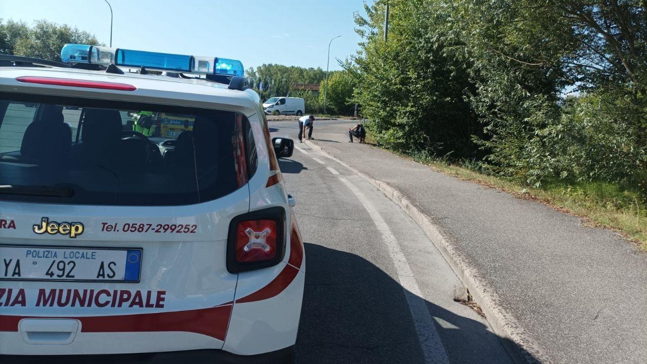 Pontedera, ciclista investito da un’auto lungo viale Asia
