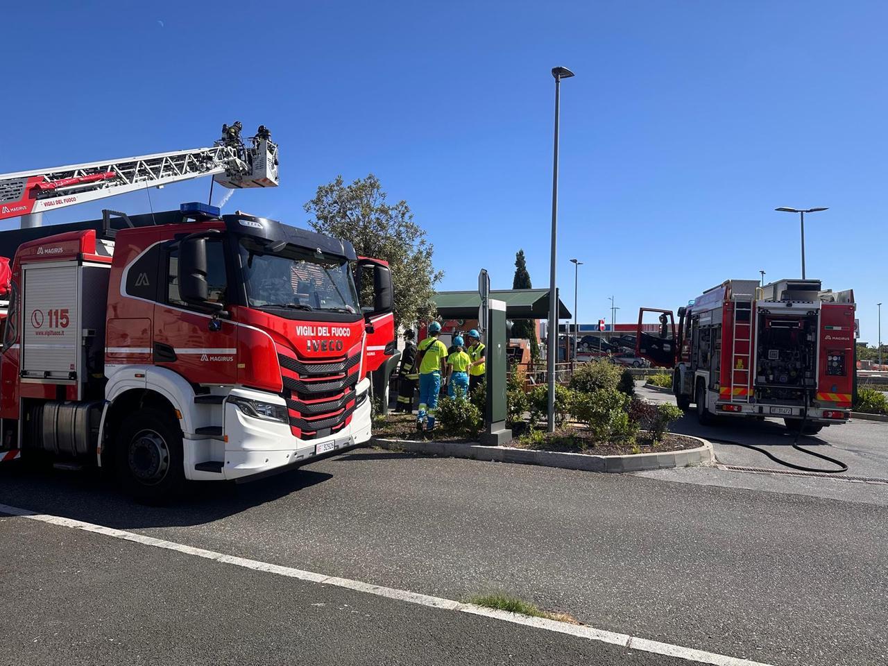 
	Vigili del fuoco sul posto

