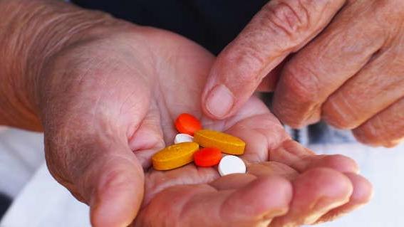 Il 30% degli over 65 assume più di 10 farmaci al giorno