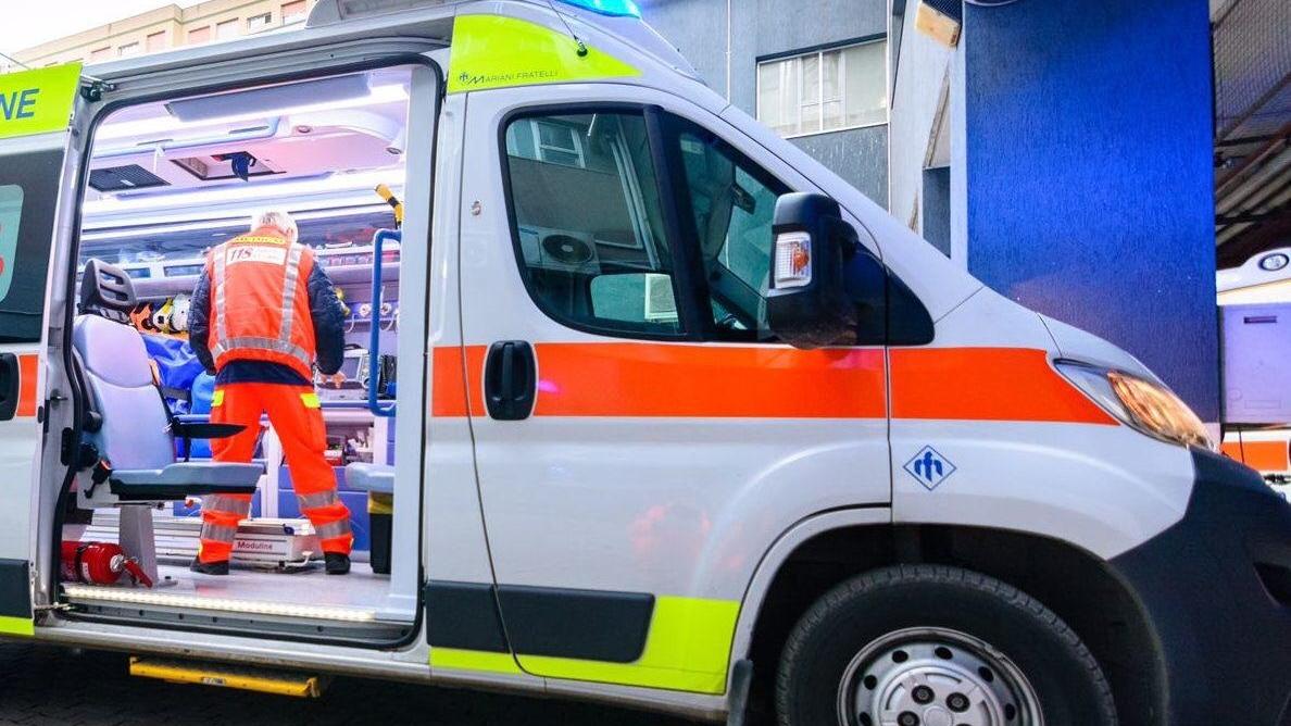 Prato, conviventi si accoltellano a Maliseti e finiscono in ospedale