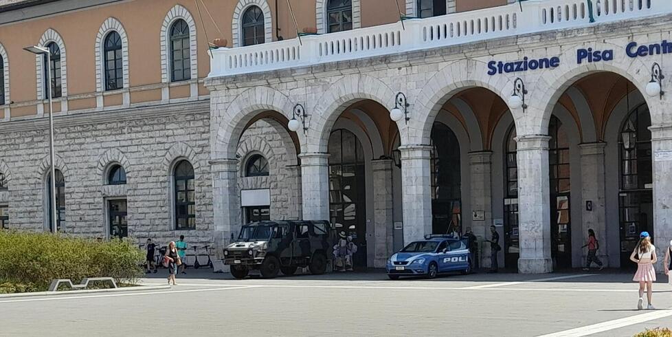 Pisa, stazione: al ritorno della zona rossa si somma un’ordinanza anti-vetro<br>
