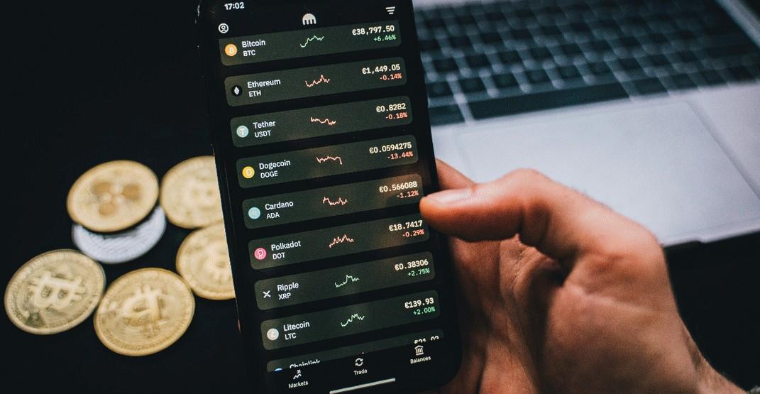 Scoperta a Prato una banca cinese clandestina: milioni di euro movimentati dal telefono cellulare