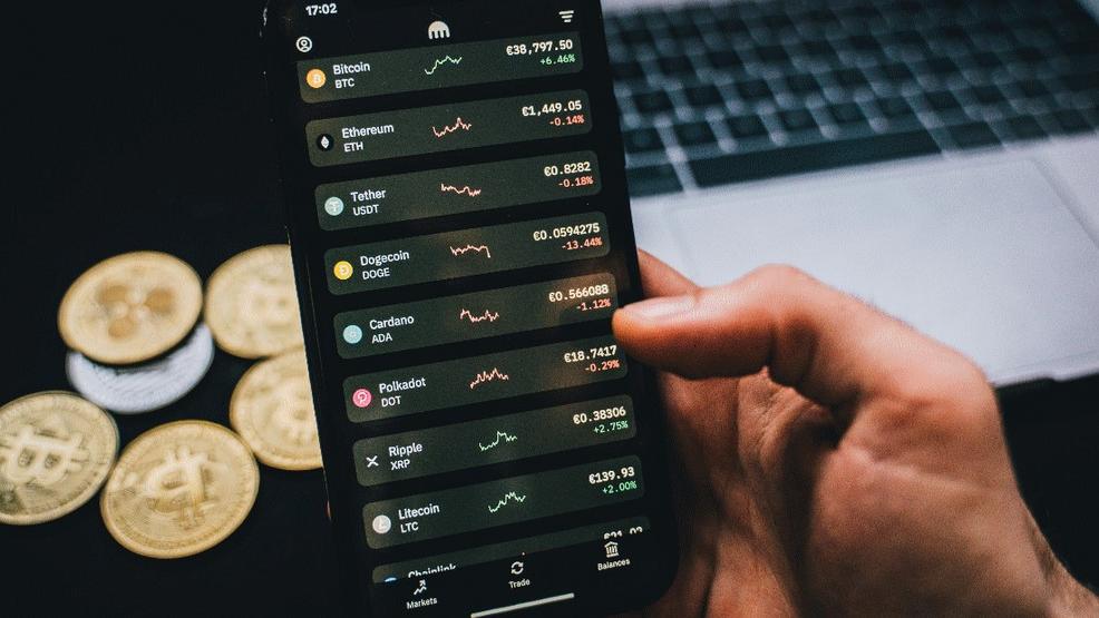 Scoperta a Prato una banca cinese clandestina: milioni di euro movimentati dal telefono cellulare