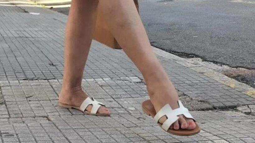 Barga, cade a causa del marciapiede rotto: Comune condannato a risarcirla