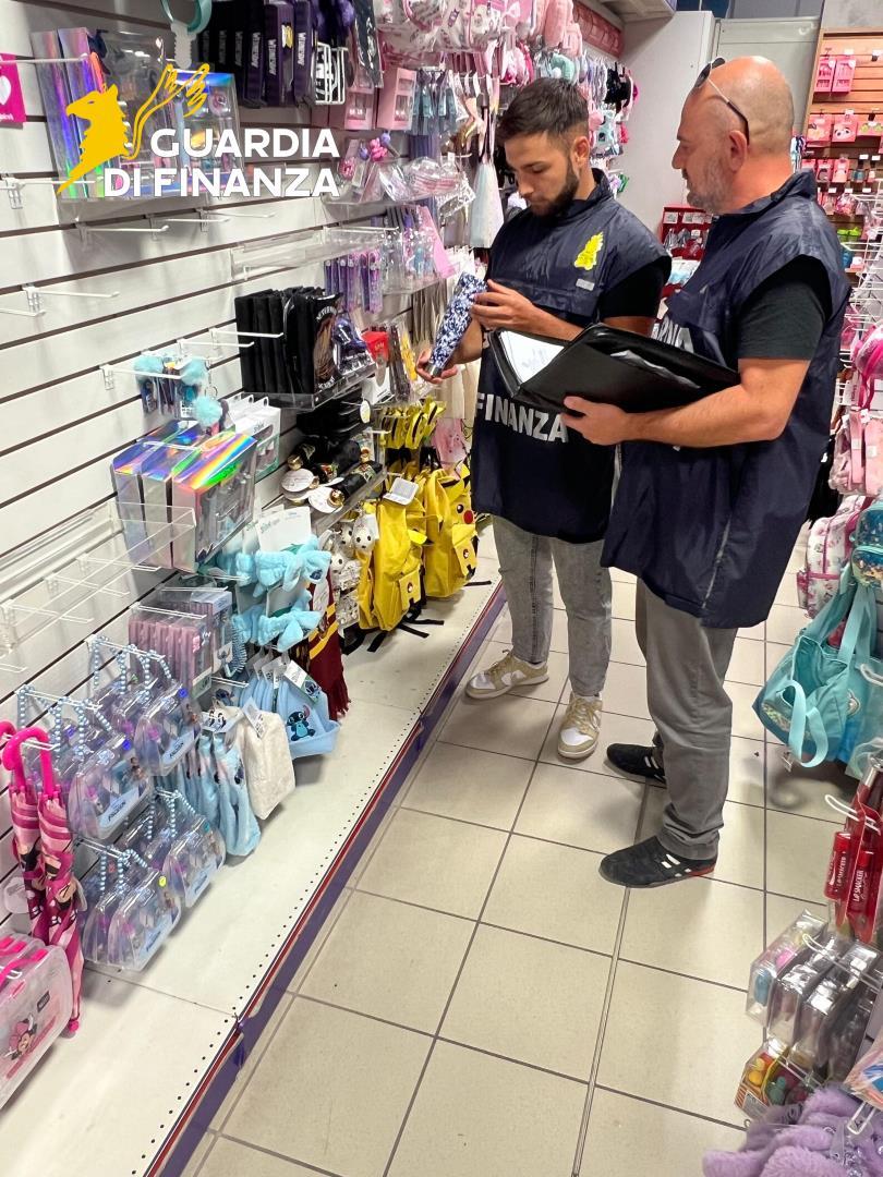 Finanza, sequestrati 22.000 articoli non conformi destinati ai bambini