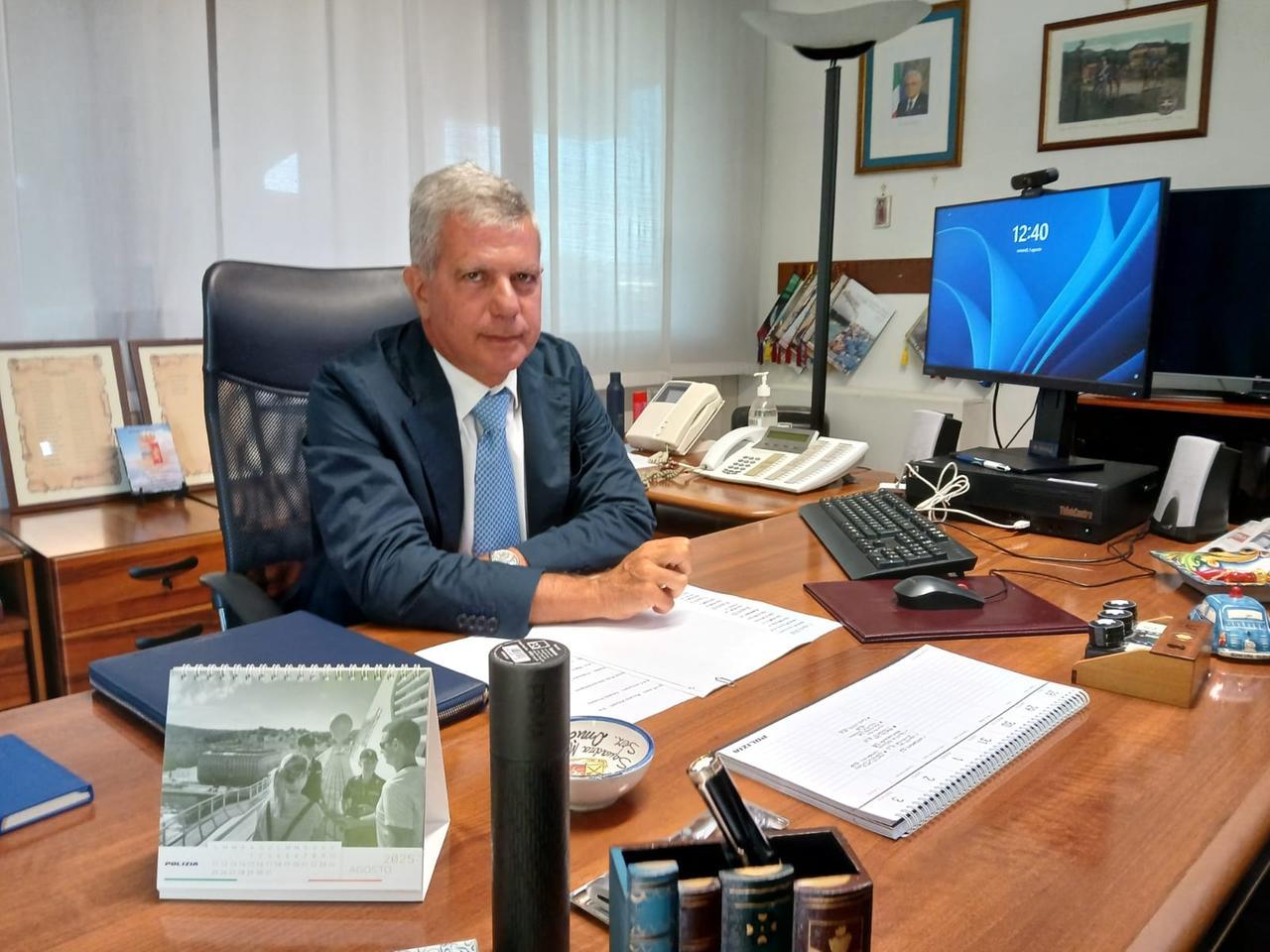 
	Marco Basile nel suo ufficio in Questura

