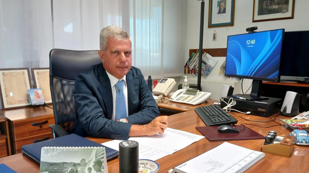 Marco Basile nel suo ufficio in Questura