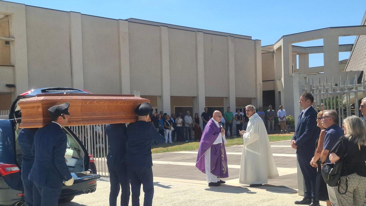 Sassari, gli amici di tutta la vita per l’ultimo saluto a Fabio Tanda