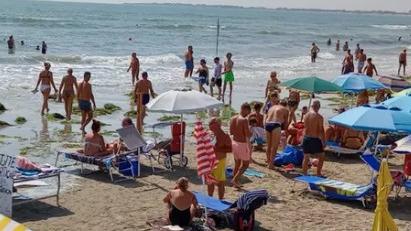 Bon ton da spiaggia: dieci regole di buona educazione al mare (ma non solo)