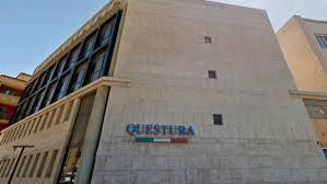 Baby gang in azione con un manganello telescopico: due minorenni accusati di rapina, lesioni e danneggiamento