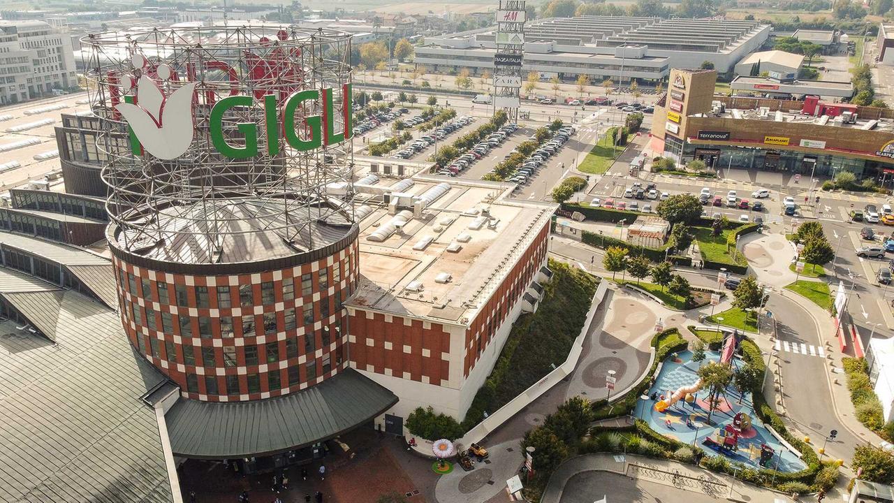 I Gigli aperti a Ferragosto, il sindacato non ci sta e la direzione spiega: «Lo fanno anche altri»