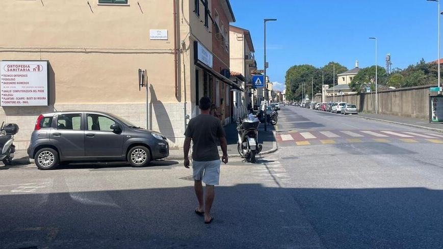 Livorno, secondo furto in dieci giorni in via Gramsci: ladro in fuga con l’incasso