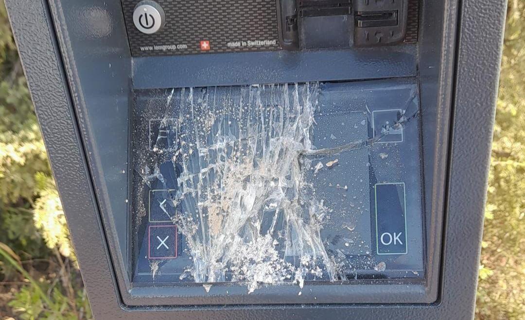 
	I parcometri vandalizzati nella spiaggia di Sa mesa longa

