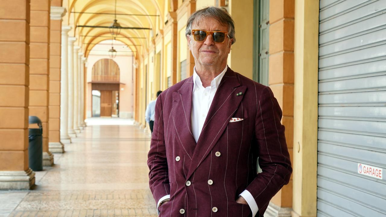 Cucinelli cittadino onorario di Golfo Aranci, la cerimonia sul lungomare