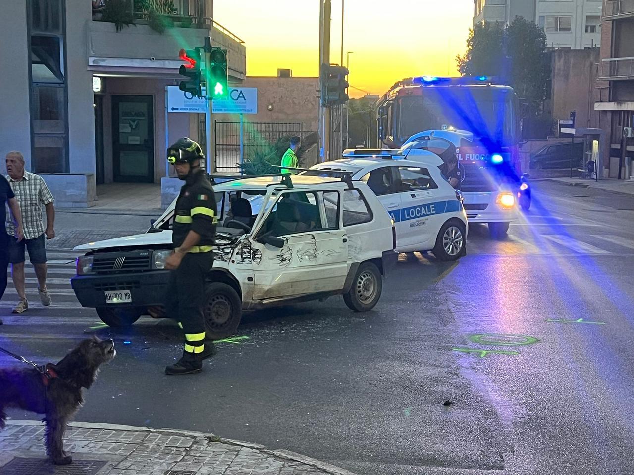 Scontro fra due auto tra via Coradduzza e via Carlo Felice a Sassari