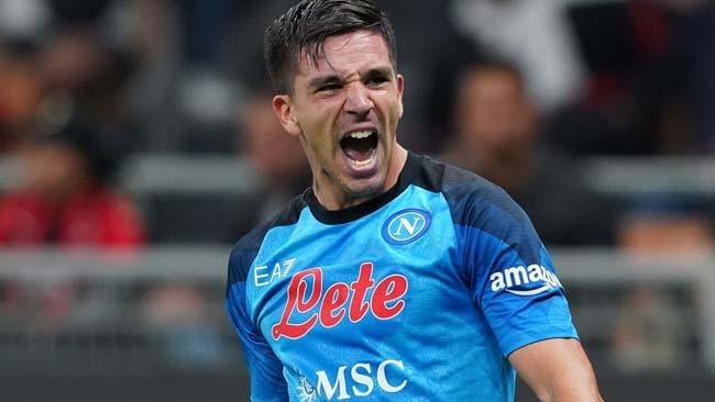 Giovanni Simeone con la maglia del Napoli