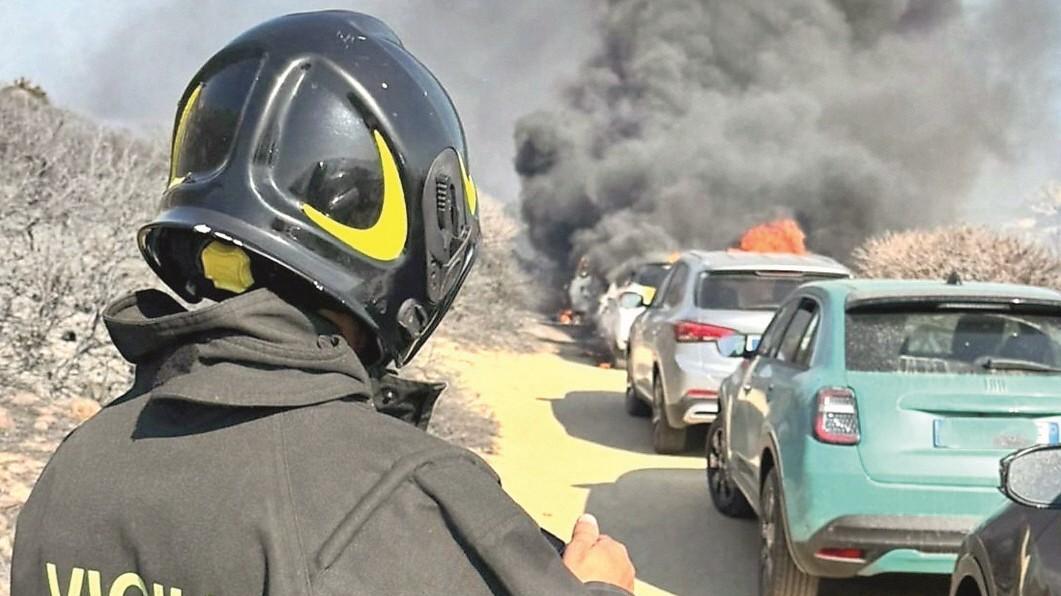 Allerta rossa per gli incendi nell’isola: rischio estremo nella costa est