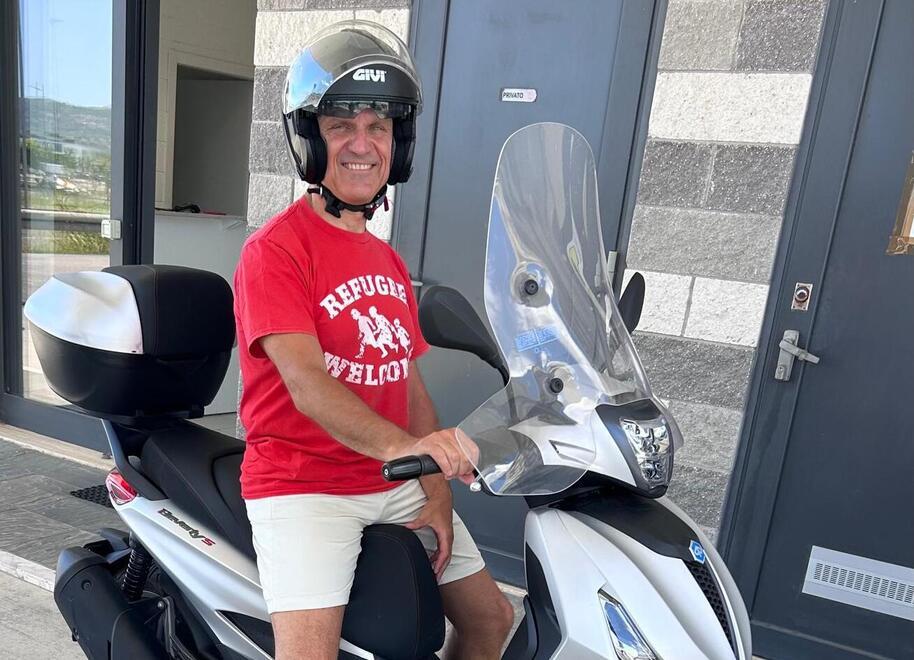 Poliziotto in pensione da Livorno a Capo Nord&nbsp; in scooter per dire no al genocidio a Gaza<br>
