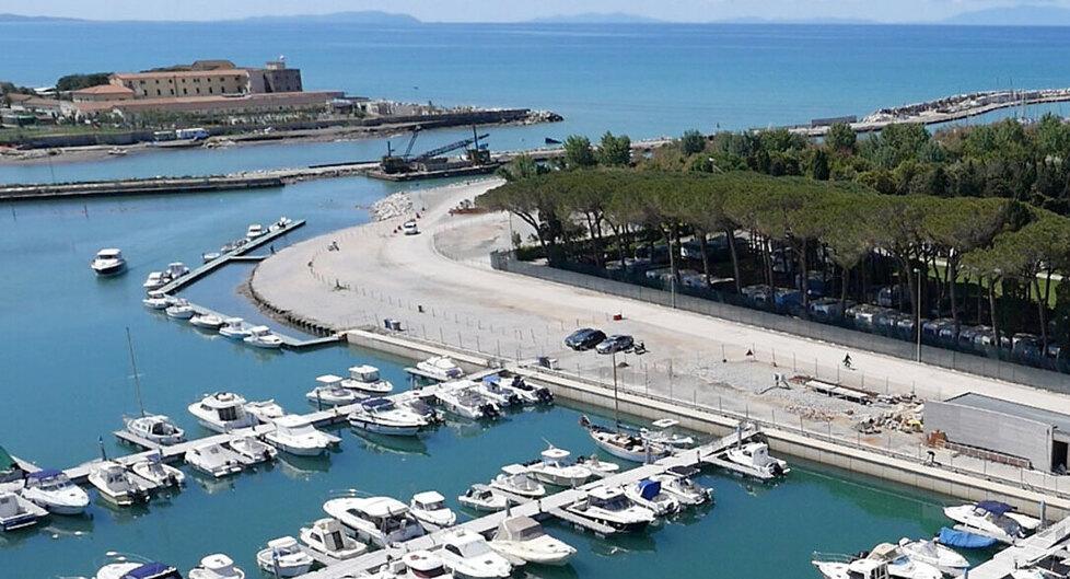 
	Una veduta del porto di Cecina

