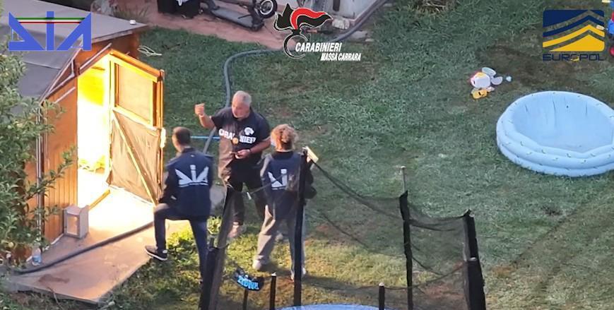 
	Un momento del blitz dei carabinieri

