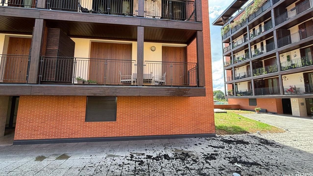 Rogo in via Darsena a Ferrara, due appartamenti inagibili