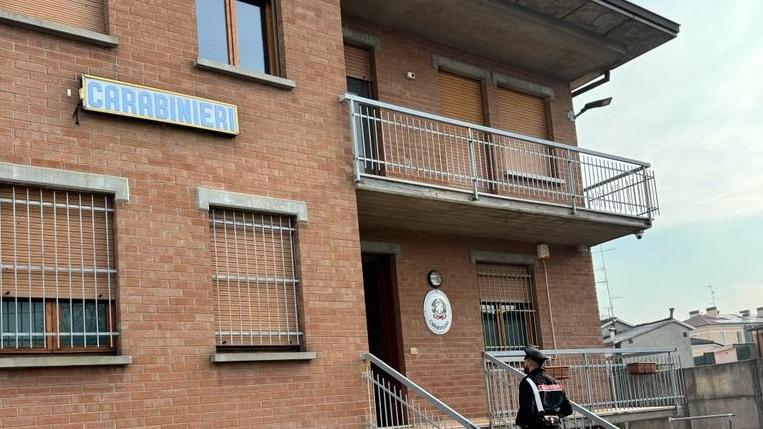 Reggiolo, denunciati tredici vandali minorenni, il sindaco: «Ho parlato con i ragazzi, si sono pentiti e daranno una mano nella festa»