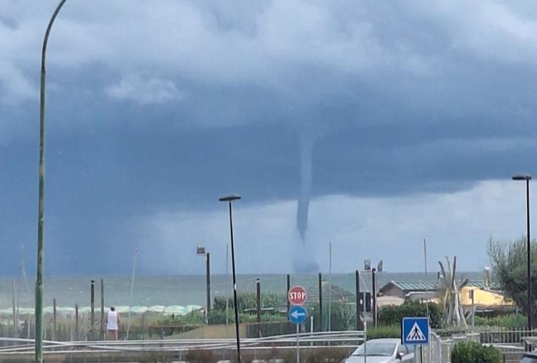 Tromba marina al largo di Porto Garibaldi – Il video